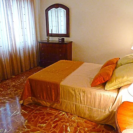 Eduardo Lucena 5, Mezquita Apartamento